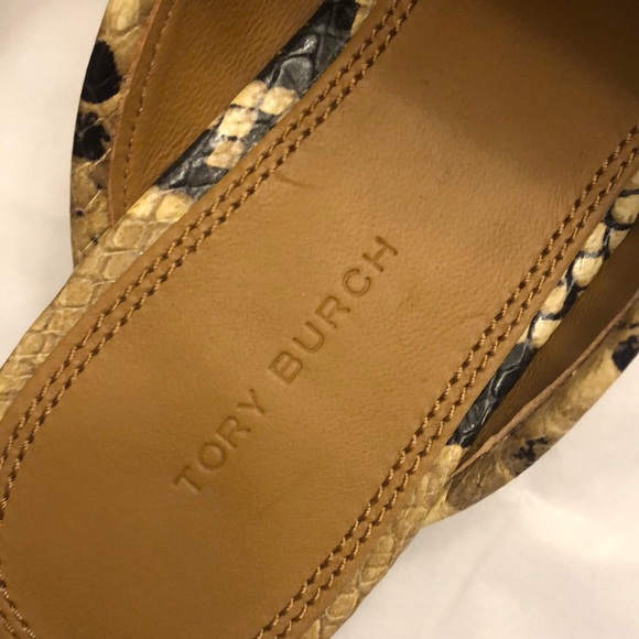 Tory Burch Mini Benton Loafer Slide w/Charm in Sand Drift Embossed. Size 7.5. - Picture 7 of 14